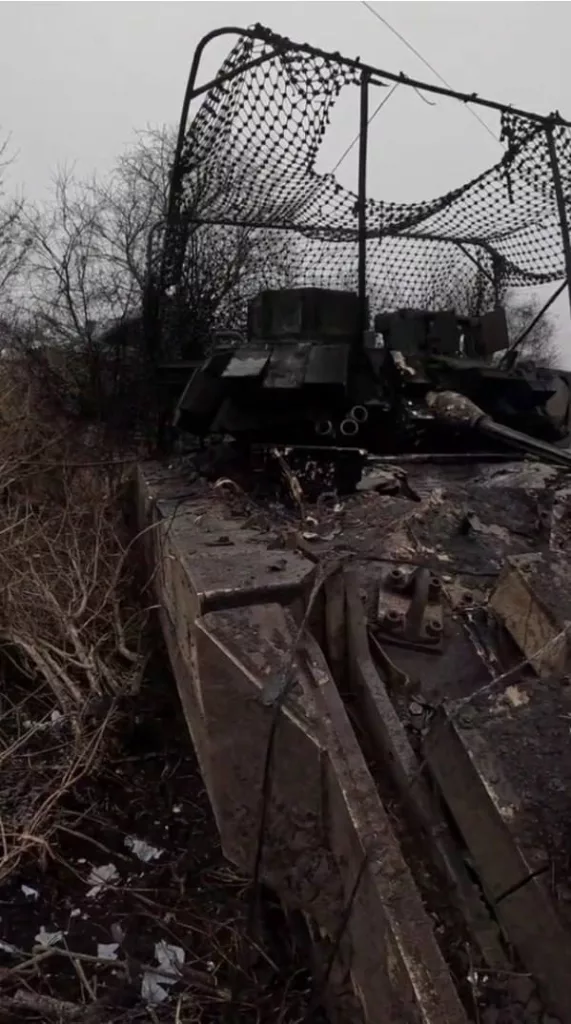 Уничтоженная в Курской области БМП M2A2 Bradley ODS-SA ВСУ с комплексом динамической защиты BRAT