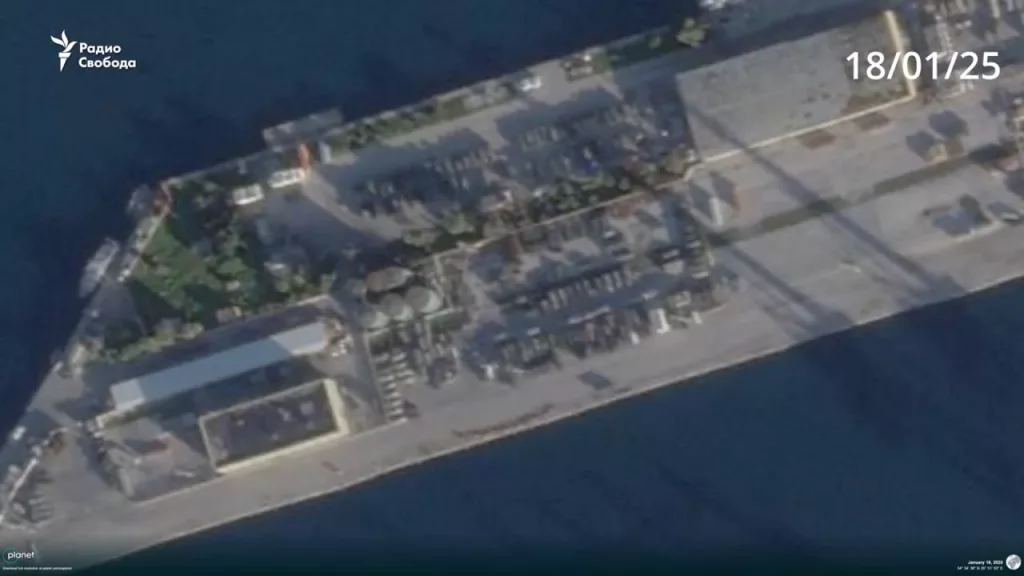 Российская техника вывезена из Сирии - спутниковые снимки демонстрируют опустевший порт Тартус после захода в него логистических судов Sparta и Sparta II несколько дней назад