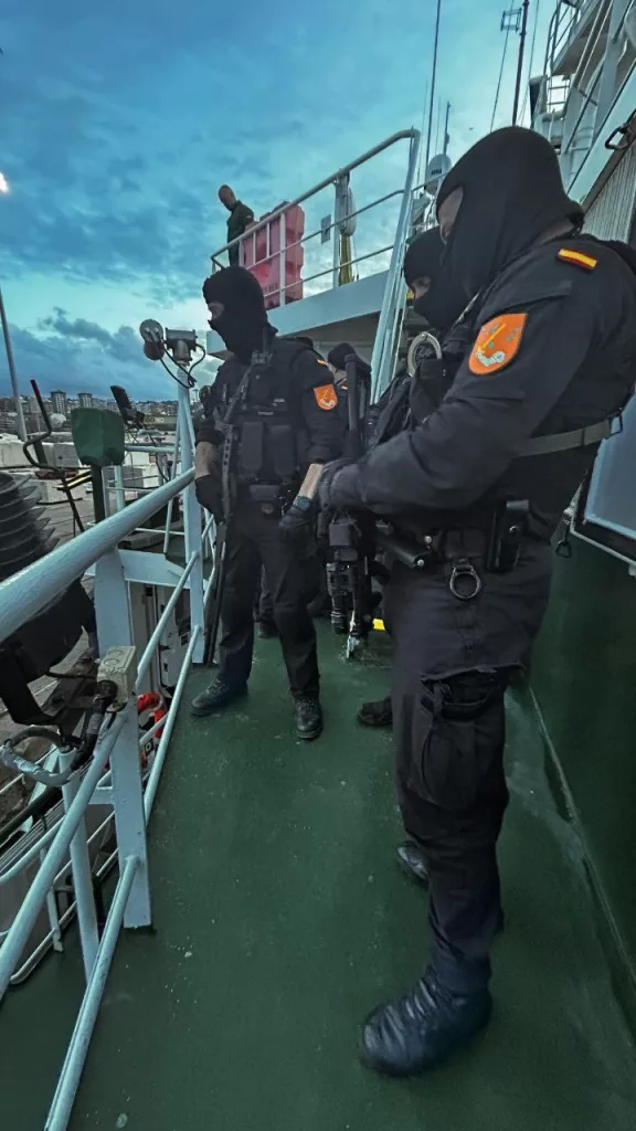 Кадры захвата российского судна Baltic Summer