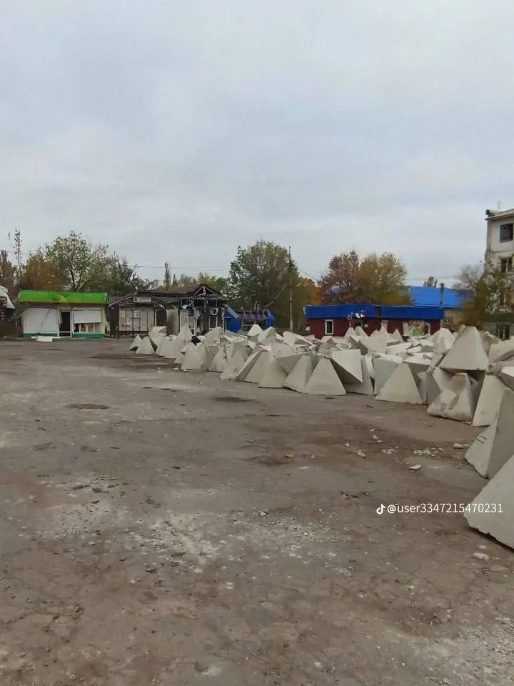 В сеть попали фотографии очередного распила денег на укреплениях в Мирнограде