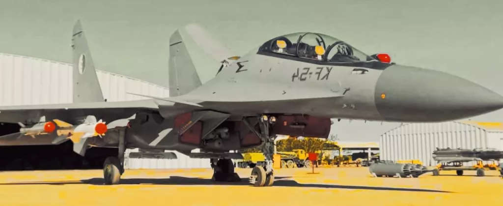 Многоцелевой истребитель Су-30МКА (б.н KF-54) ВВС Алжира с подвешенной управляемой ракетой «воздух-земля» Х-29Т, и корректируемой авиабомбой КАБ-500Кр. Наши дни