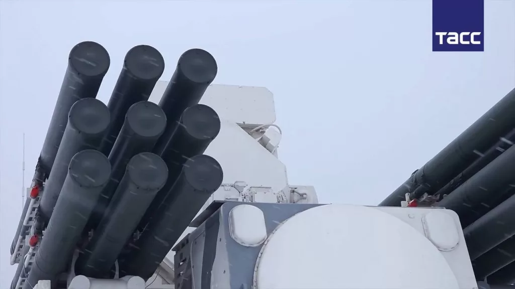 Арктические ЗРК «Панцирь-СА» на шасси двухзвенного гусеничного транспортёра ДТ-30ПМ сейчас несут боевое дежурство в системе ПВО Московского региона