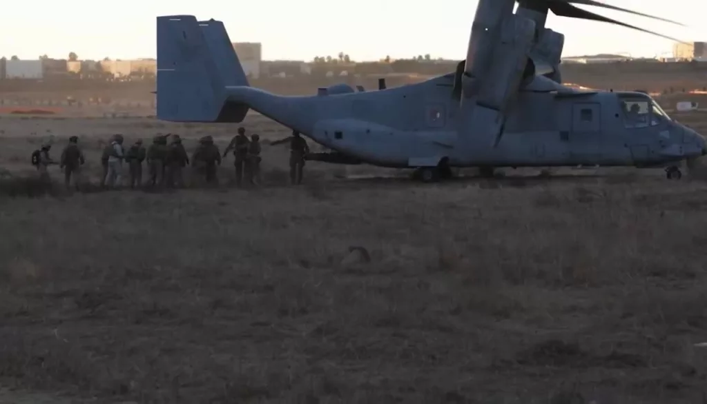 Белый дом публикует кадры переброски подразделений корпуса морской пехоты на конвертопланах MV-22B Osprey в район американо-мексиканской границы