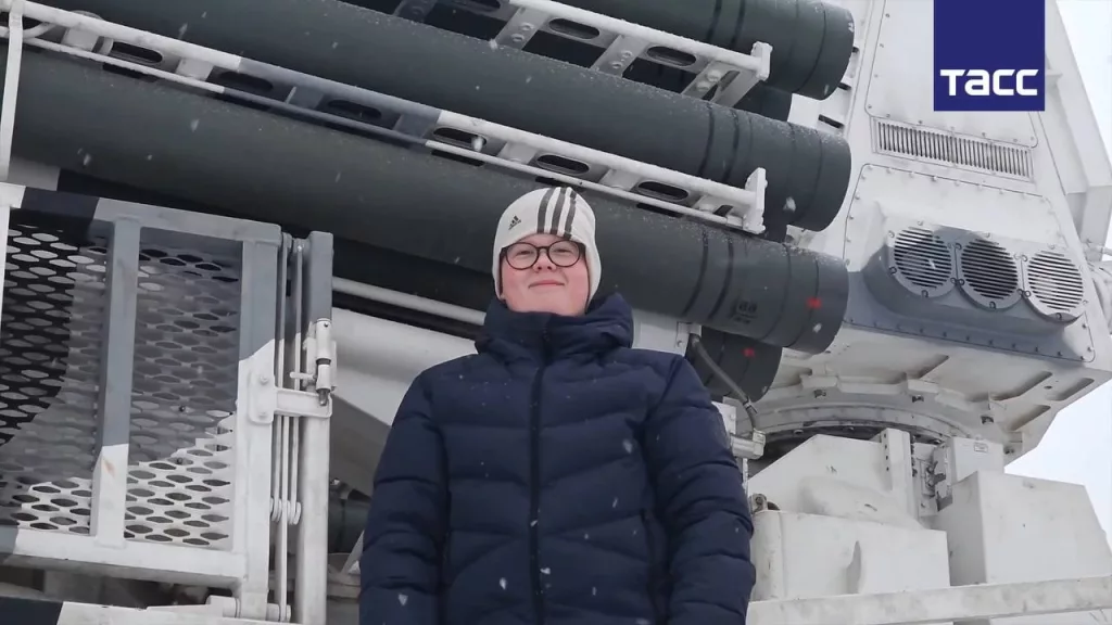 Арктические ЗРК «Панцирь-СА» на шасси двухзвенного гусеничного транспортёра ДТ-30ПМ сейчас несут боевое дежурство в системе ПВО Московского региона