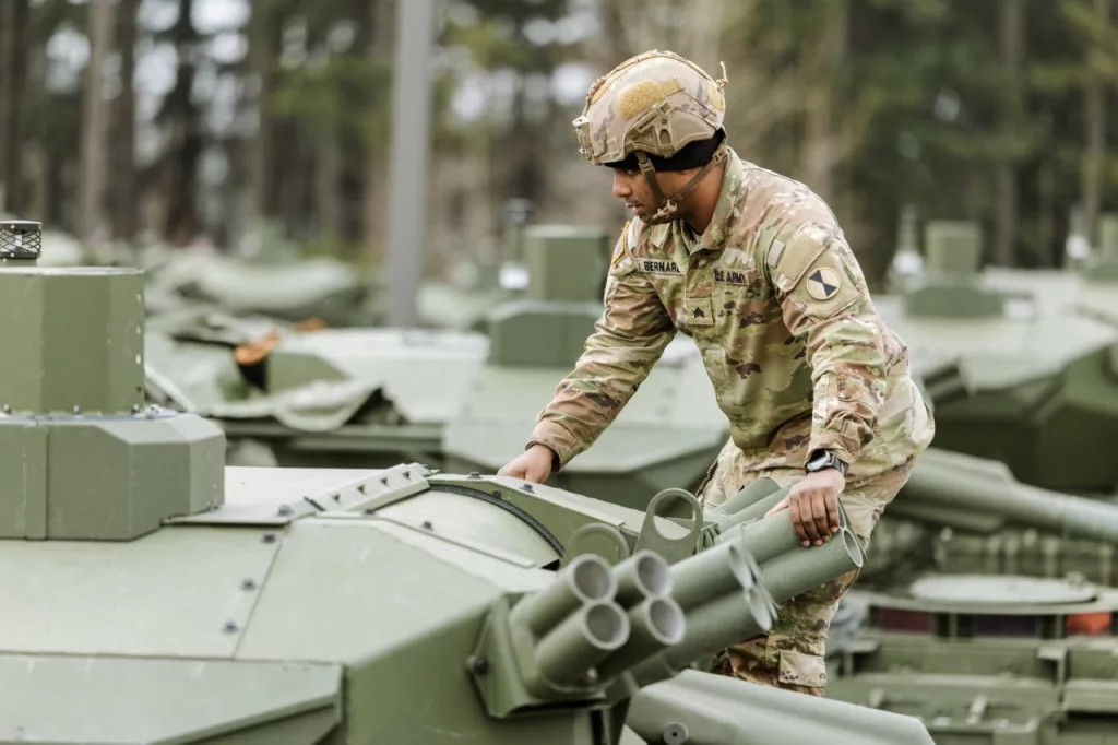 Армия США получила новые колесные боевые бронированные машины M1304 Stryker (XM1304 Stryker) с двойным V-образным корпусом ICVVA1-30mm