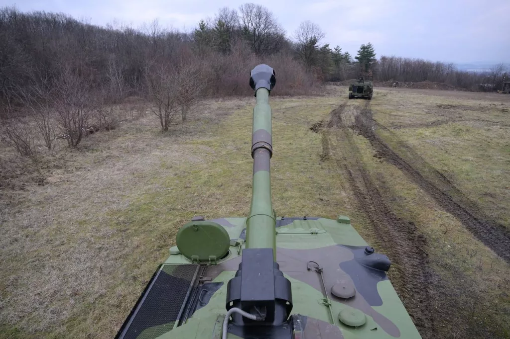 23-й самоходно-артиллерийский дивизион Вооружённых сил Сербии на вооружении которого состоят модернизированные 122-мм самоходные гаубицы 2С1 М21 «Гвоздика» и командно-штабные машины КОТ1 B2