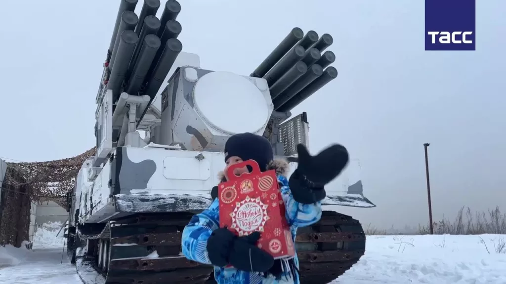 Арктические ЗРК «Панцирь-СА» на шасси двухзвенного гусеничного транспортёра ДТ-30ПМ сейчас несут боевое дежурство в системе ПВО Московского региона