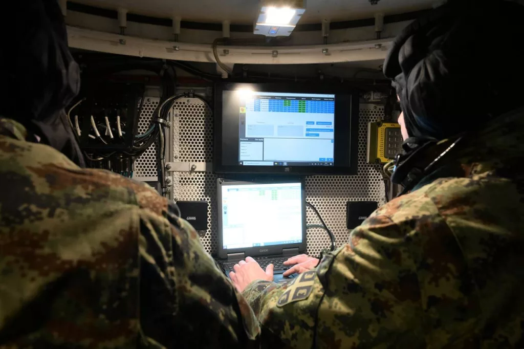 23-й самоходно-артиллерийский дивизион Вооружённых сил Сербии на вооружении которого состоят модернизированные 122-мм самоходные гаубицы 2С1 М21 «Гвоздика» и командно-штабные машины КОТ1 B2