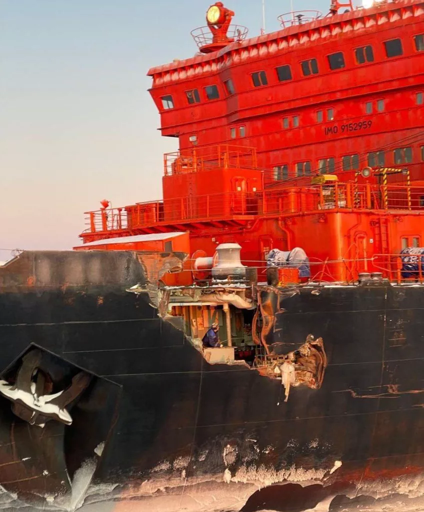 Момент столкновения атомохода «50 лет Победы» с теплоходом «Ямал Кречет» и фото последствий