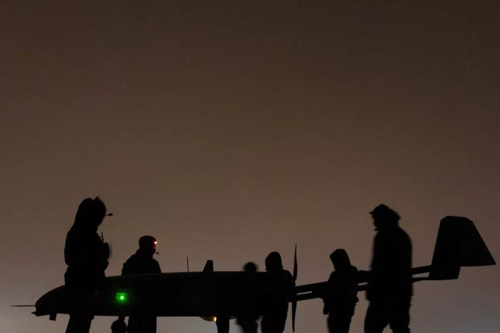 Кадры подготовки к боевому вылету минимум восьми дронов-камикадзе Ан-196 «Лютый» операторами 14-го ОПБАК сил беспилотных систем ВСУ, применяемых для ударов по объектам промышленности и энергетики в глубине территории России