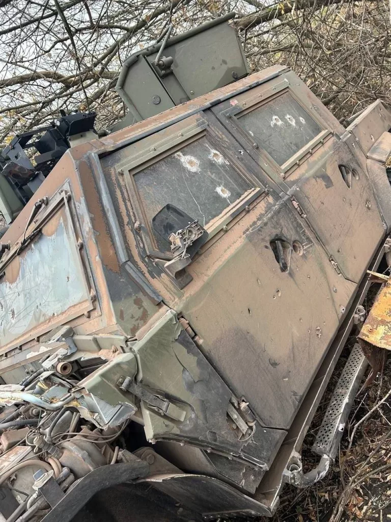 Подбитые и брошенные в районе н.п. Победа Донецкой Народной Республики бронеавтомобили Iveco LMV и Козак-7 украинских формирований