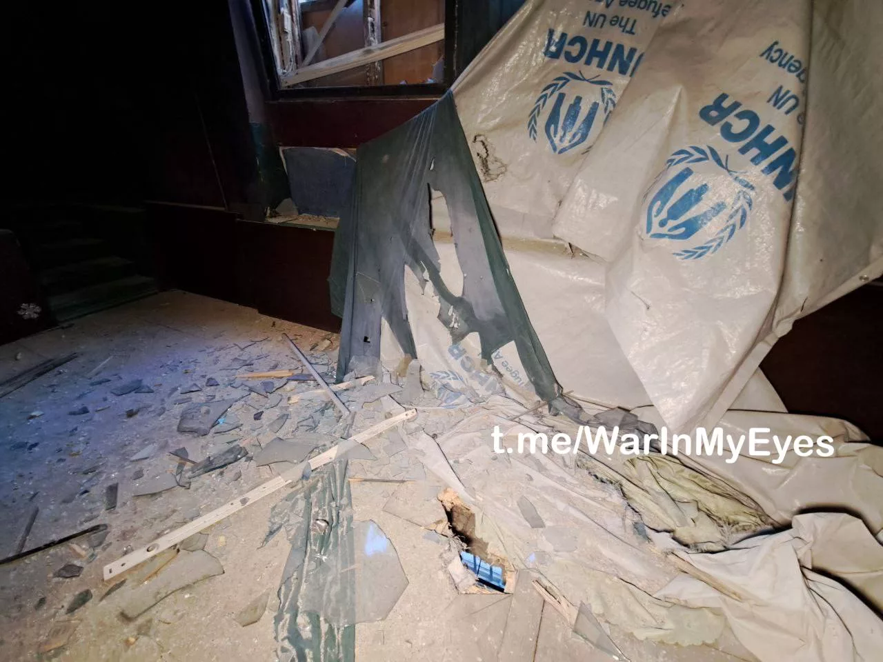 Последствия обстрела Горловки 155 мм кассетными снарядами, и удар FPV дрона в гражданский автомобиль