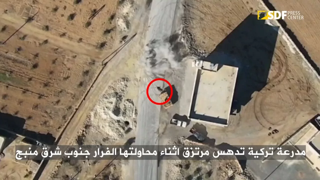 Турецкий БТР ACV-15 из протурецкой СНА в панике переезжает своего же боевика, раненного сбросом с дрона курдов, после чего остается на нем стоять