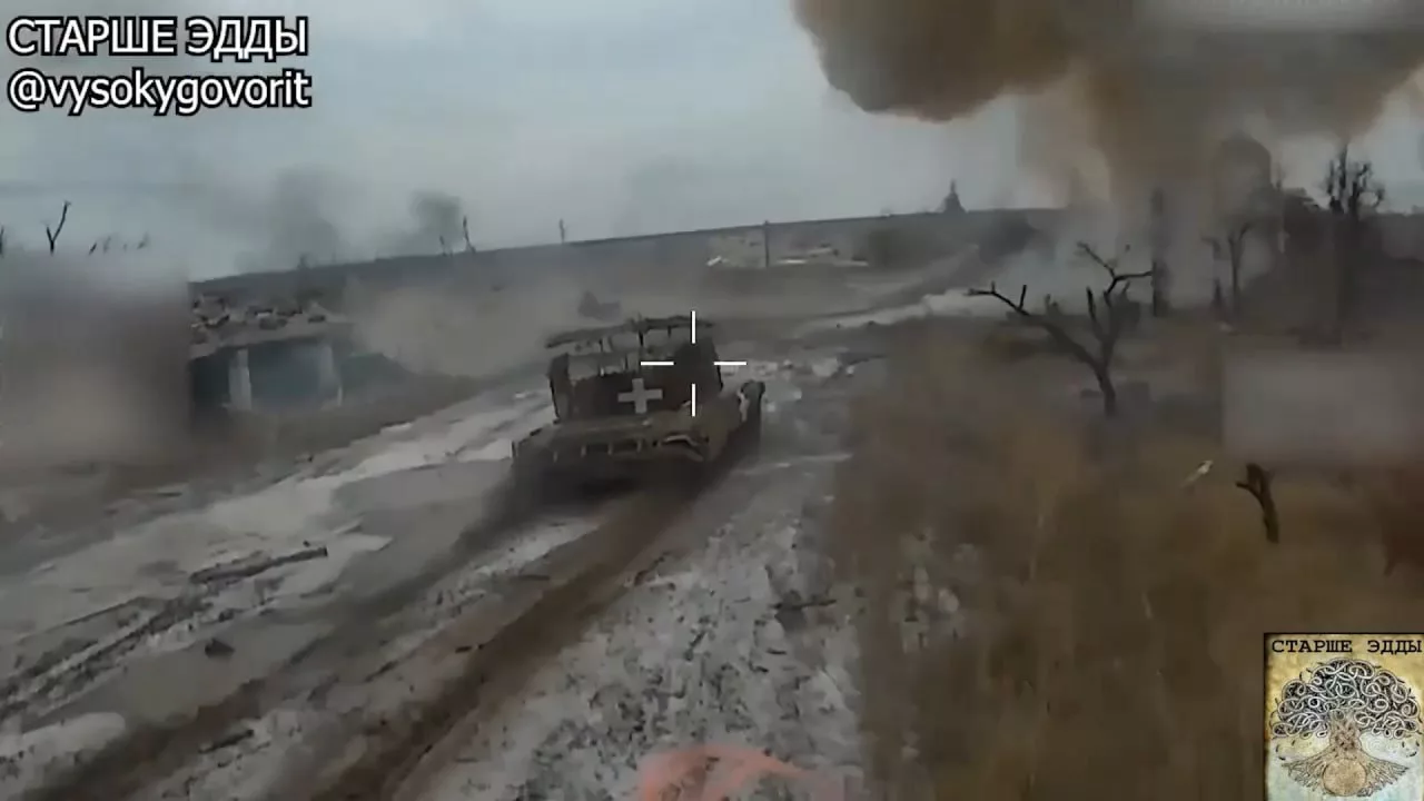 Украинский Т-72М1, уничтоженный несколькими ударами FPV-дронов на оптоволокне в селе Терны
