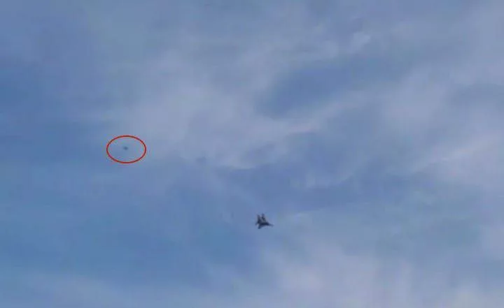 Украинский истребитель МиГ-29 и русская ракета класса "воздух-воздух"