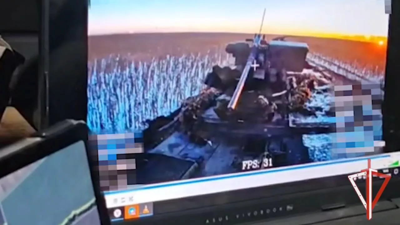 Поражение американского БТР M1126 Stryker ударом оптоволоконных FPV-дронов Росгвардии в ходе отражения вчерашнего наступления ВСУ в Курской области