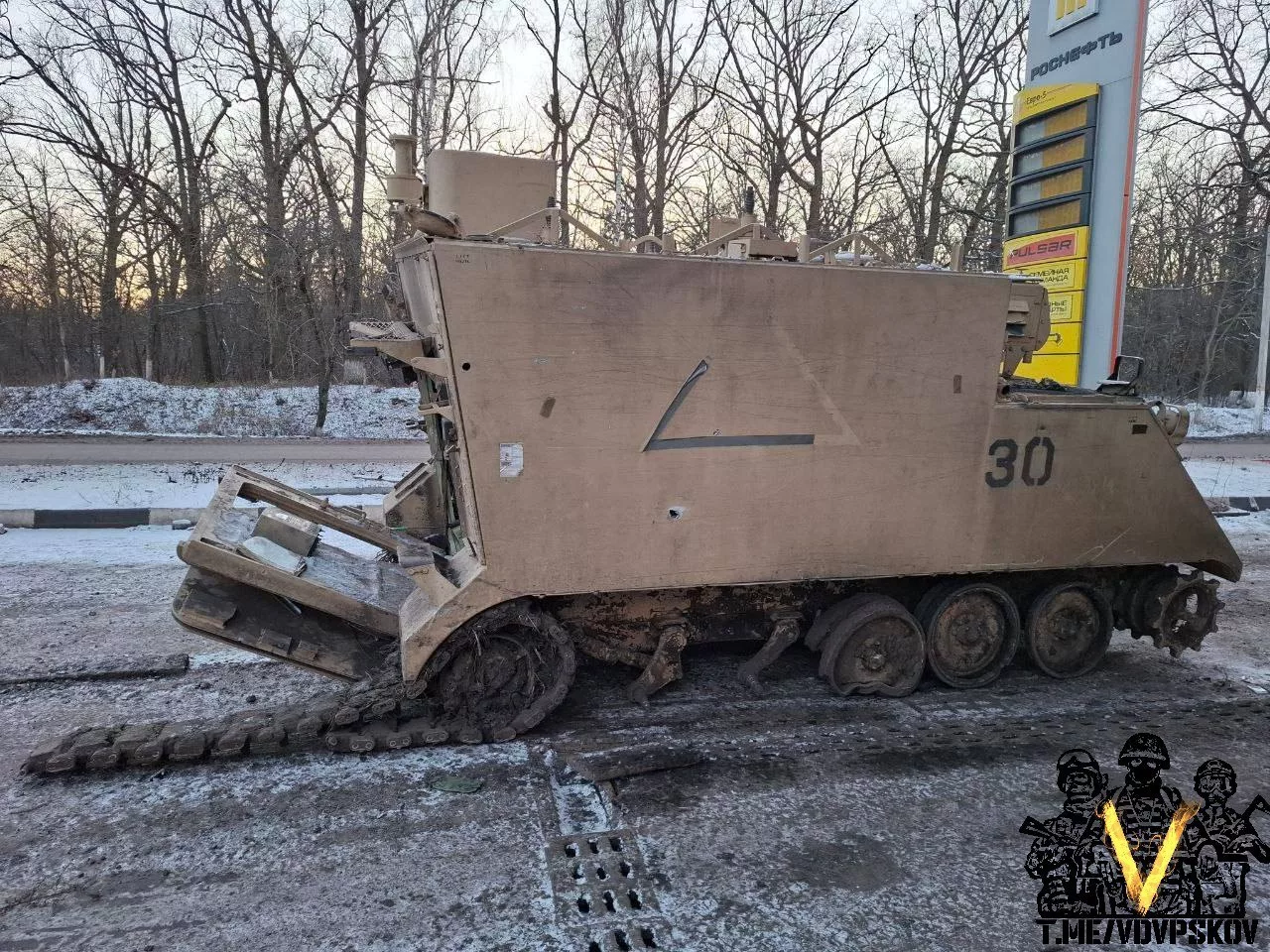 Бойцы 83 бригады ВДВ захватили в Курской области командно-штабную машину армии США М577