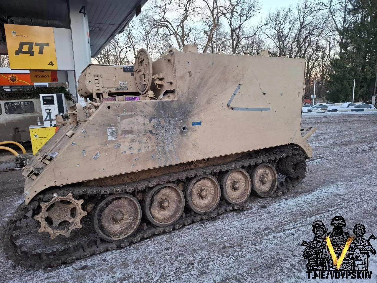 Бойцы 83 бригады ВДВ захватили в Курской области командно-штабную машину армии США М577