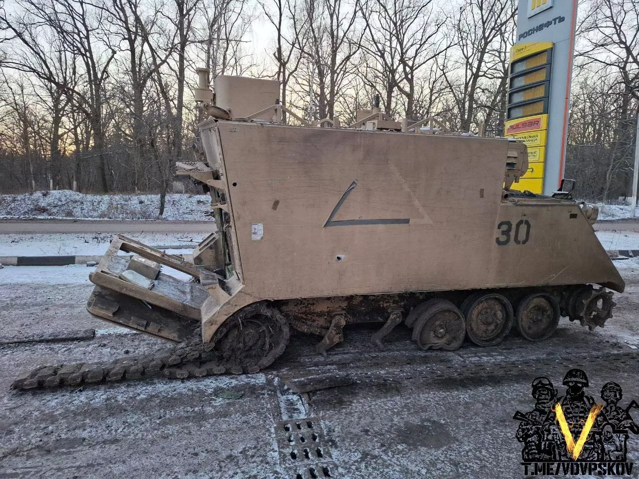 Десантники 83 бригады ГВ "Север" затрофеили в Курской области командно-штабную машину армии США М577