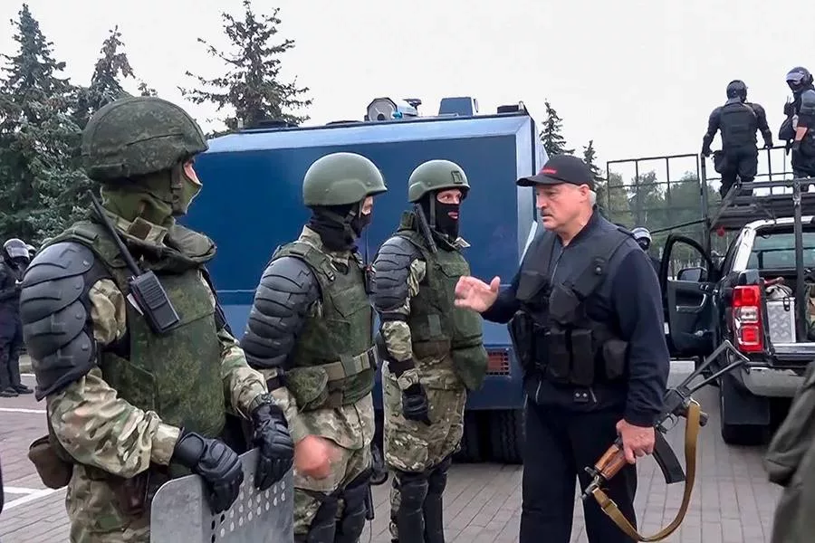 Александр Лукашенко заявил, что если Белоруссию втянут в войну, она может не выдержать как государство. 07.01