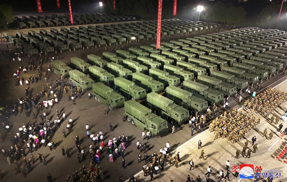 Военная разведка Южной Кореи сообщает, что армия Северной Кореи готовится развернуть в окрестностях Пхеньяна 250 единиц пусковых установок (ПУ) оперативно-тактических ракетных комплексов