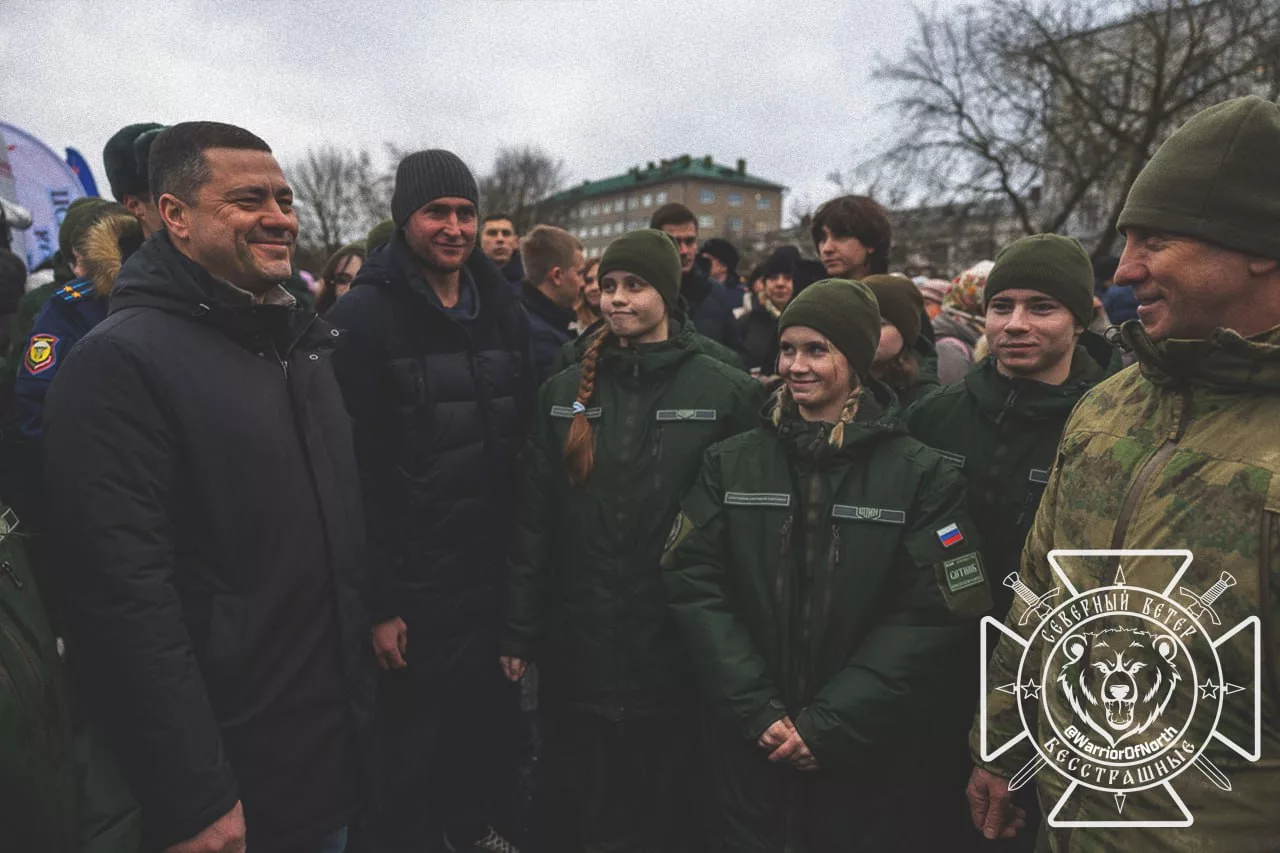 В Пскове на стоянке возле здания "областного центра семьи" открылась выставка трофейной техники