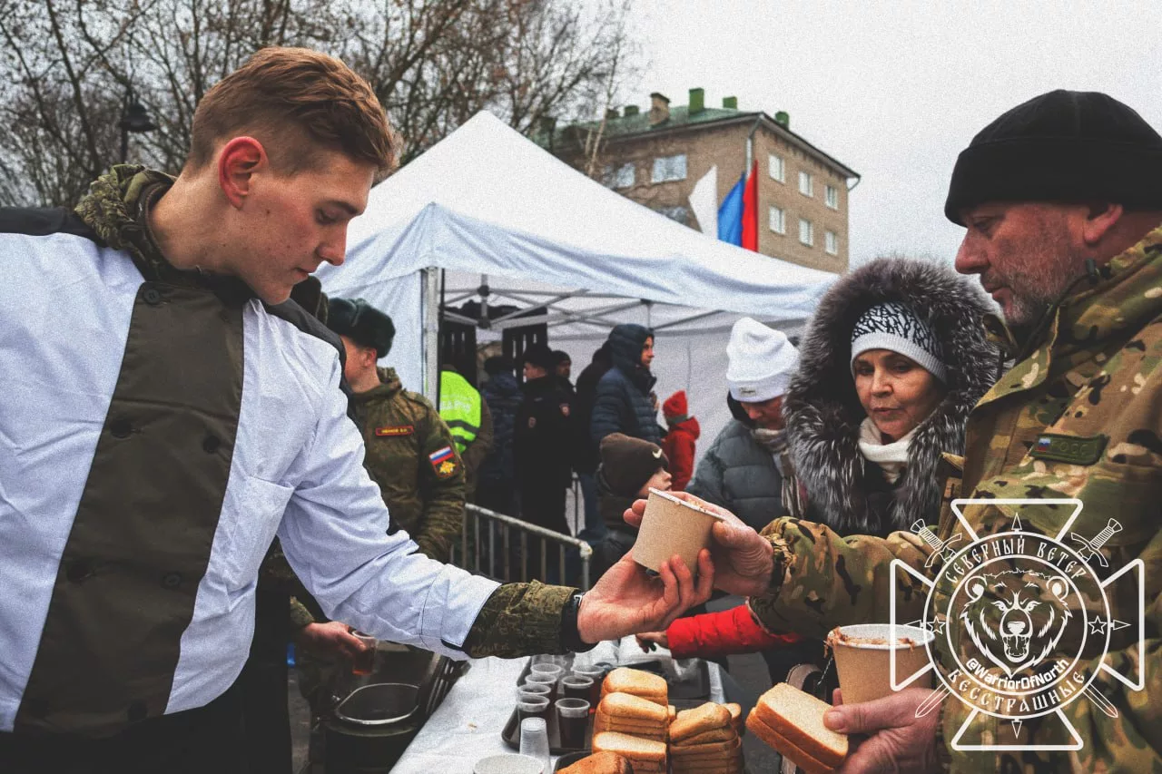 В Пскове на стоянке возле здания "областного центра семьи" открылась выставка трофейной техники
