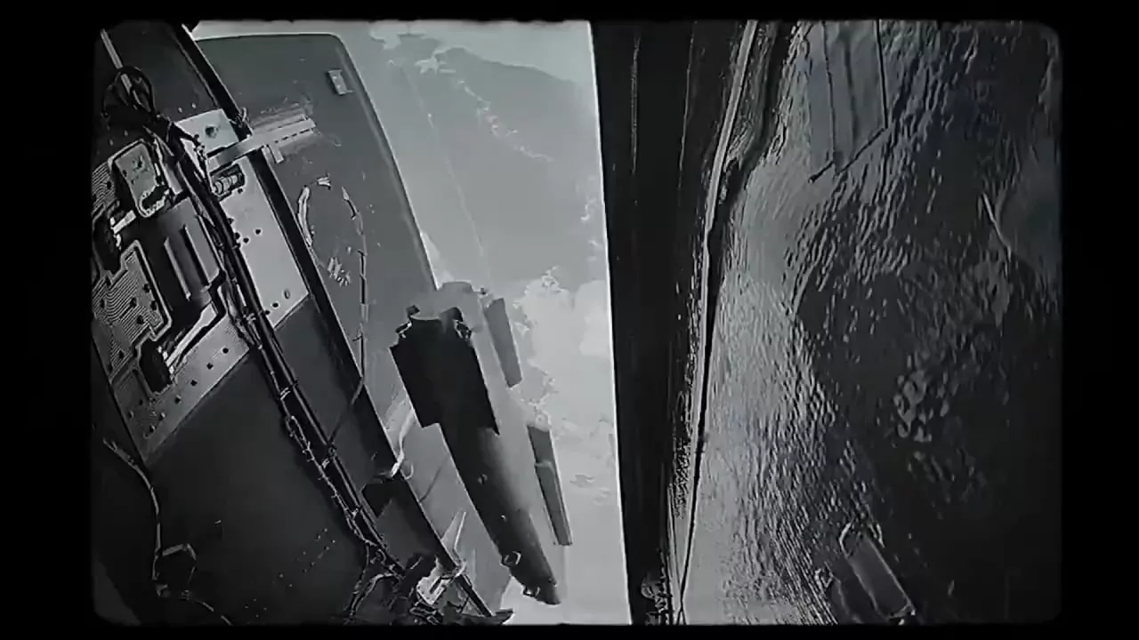 Кадры применения планирующей корректируемой авиабомбы TOLUN из внутреннего отсека турецкого малозаметного реактивного БПЛА ANKA III (Anka-3) в рамках испытаний