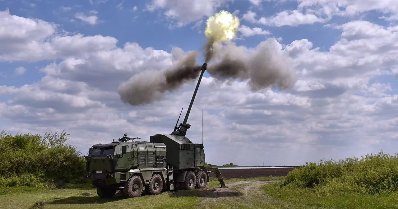 Сербская 155-мм самоходная артиллерийская установка NORA B-52 M21 построенная на шасси военного грузовика 8x8 MAN SX45 с бронированной кабиной