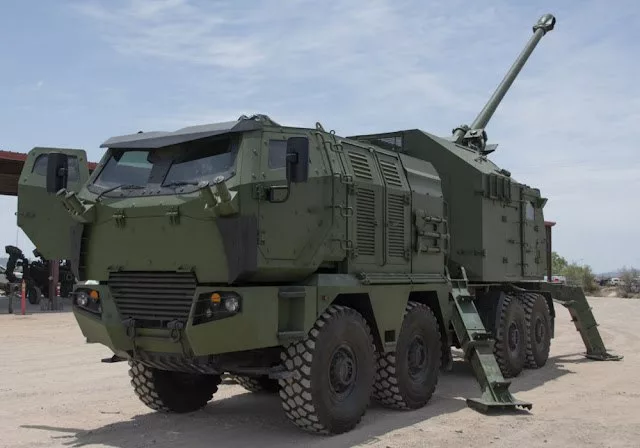 Сербская 155-мм самоходная артиллерийская установка NORA B-52 M21 построенная на шасси военного грузовика 8x8 MAN SX45 с бронированной кабиной