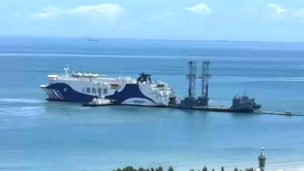 Появились снимки уникальной десантной баржи в Китае