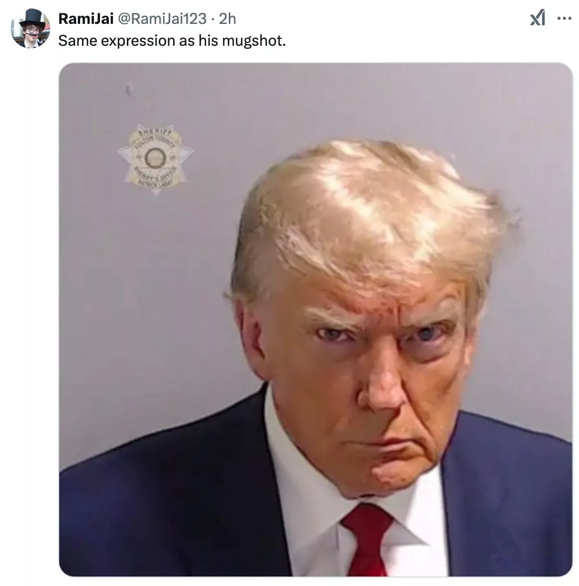 Американцы отреагировали мемами на инаугурационный портрет Трампа