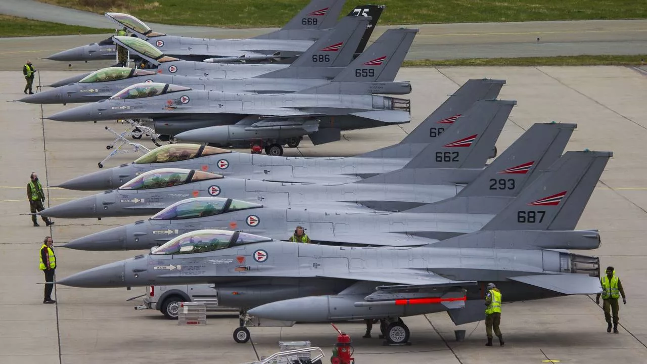 В Румынии ночью поднимали в воздух два истребителя F-16 из-за нарушения воздушных границ