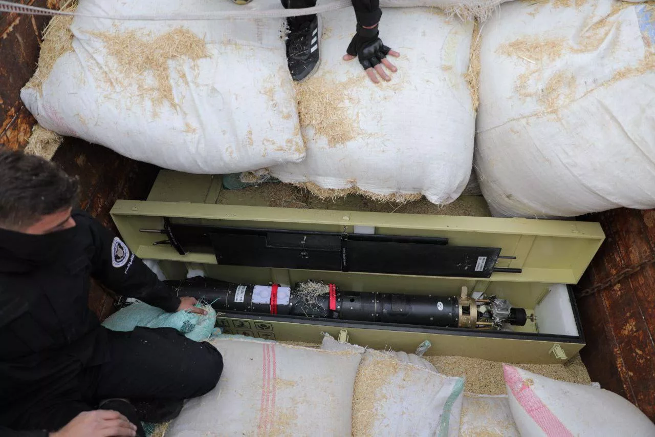 Ресурсы ХТШ хвастаются услугой, которую они оказали Израилю. В Тартусе им удалось перехватить груз с оружием, который должен был уйти ливанской "Хезболле"