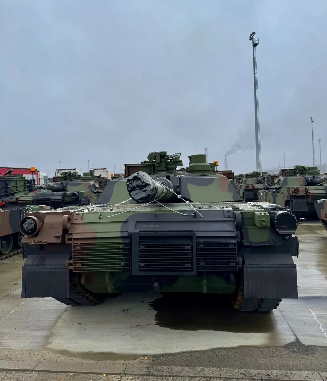 Первая партия из 28 танков Abrams в современной модификации M1A2 SEPv3 доставлена в Польшу, в порт Гдыни