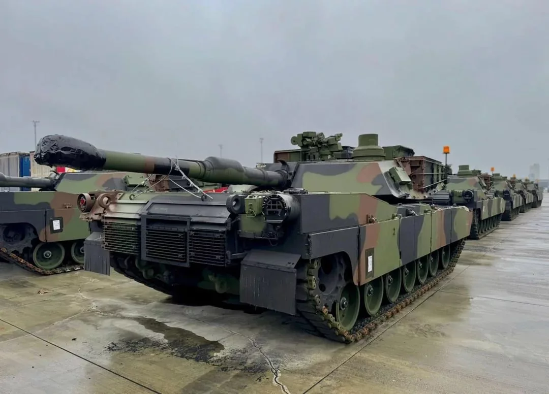 Первая партия из 28 танков Abrams в современной модификации M1A2 SEPv3 доставлена в Польшу, в порт Гдыни