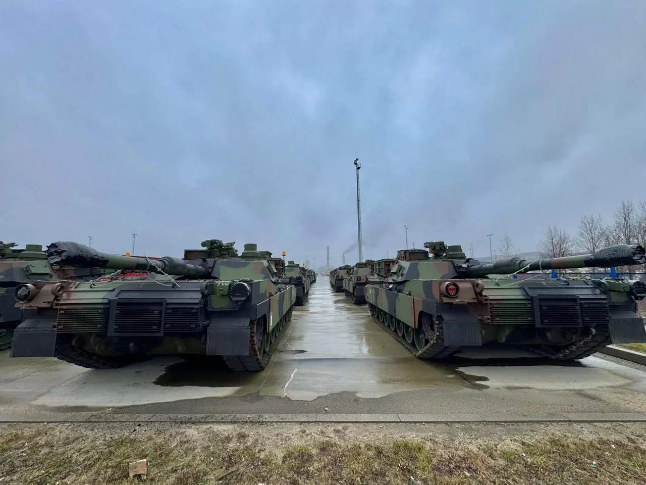 Первая партия из 28 танков Abrams в современной модификации M1A2 SEPv3 доставлена в Польшу, в порт Гдыни