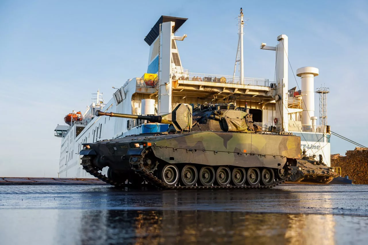 Шведский механизированный пехотный батальон прибыл для усиления присутствия НАТО в Латвии