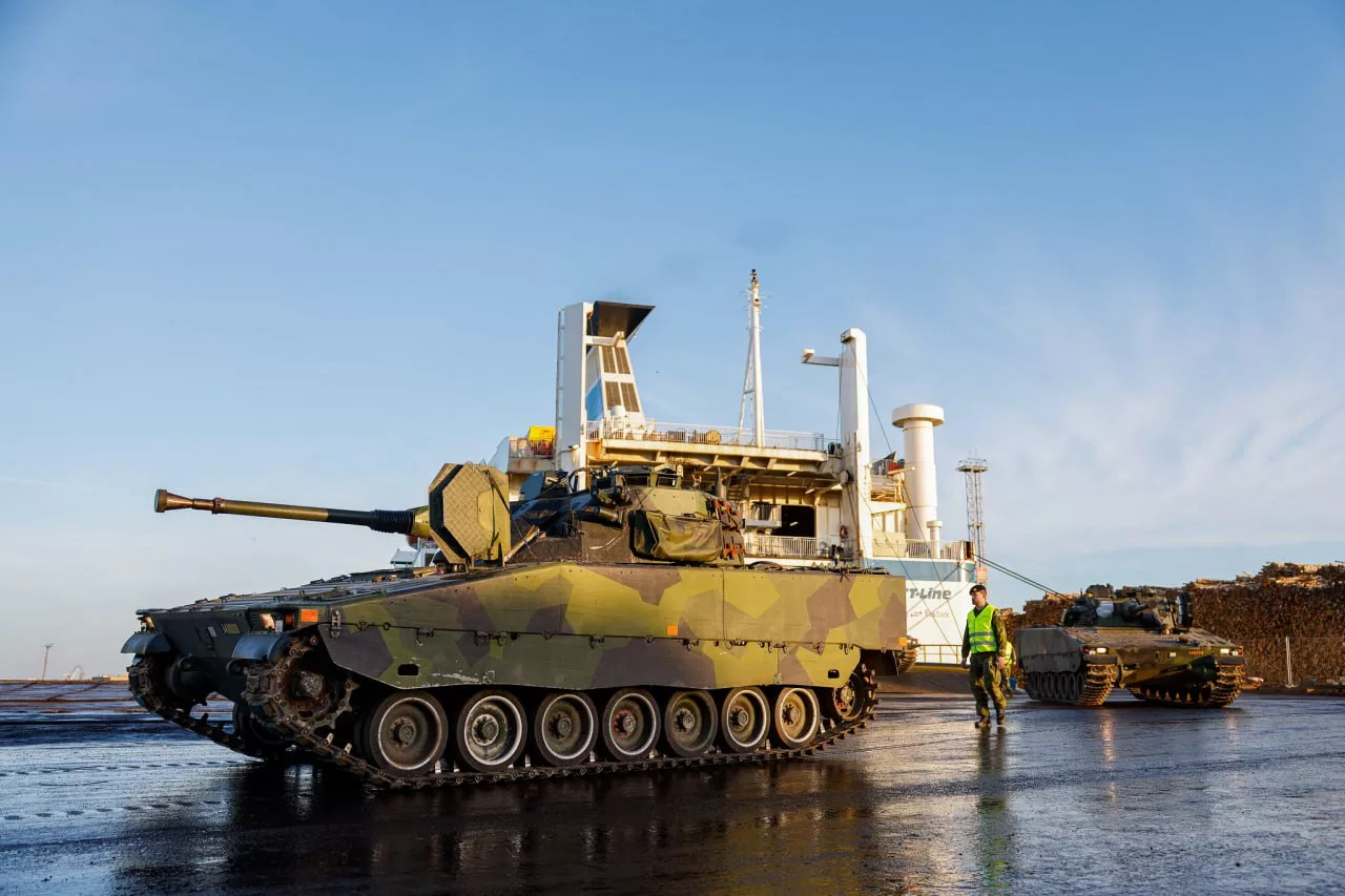 Шведский механизированный пехотный батальон прибыл для усиления присутствия НАТО в Латвии