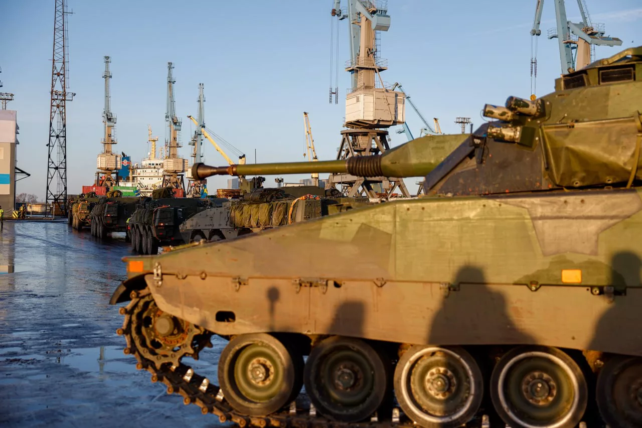 Шведский механизированный пехотный батальон прибыл для усиления присутствия НАТО в Латвии