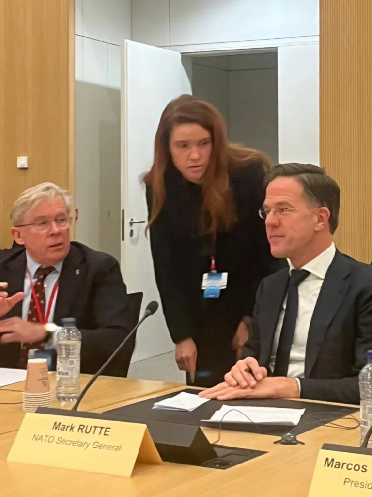 Борьба украинской элиты за право говорить с европейскими хозяевами