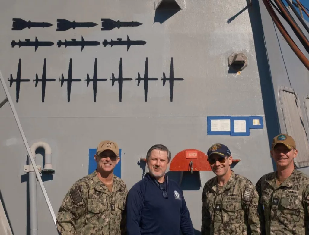 Отметки о сбитых воздушных целях на эсминце USS Spruance ВМС США