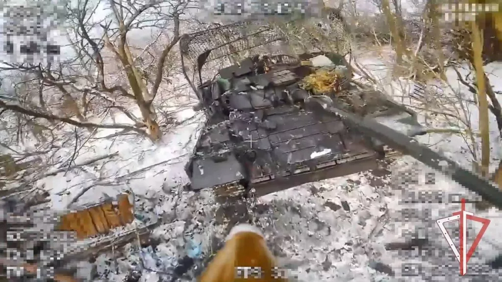 Расчёт FPV-дронов Росгвардии уничтожил танк Т-64БВ в одном из районов Курской области
