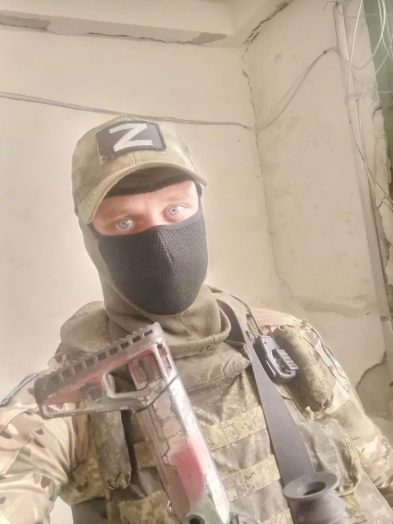 Боец с позывным Москва вместе с сослуживцами отдал свои бронежилеты и сухпайки мирным жителям