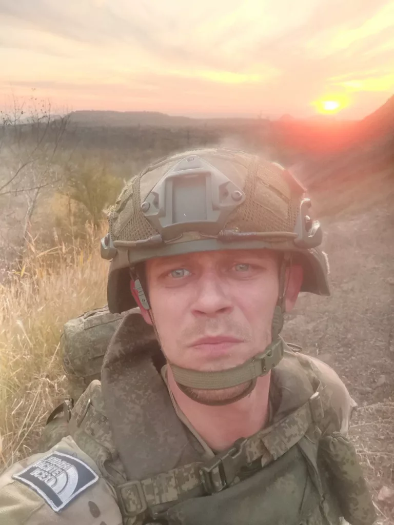 Боец с позывным Москва вместе с сослуживцами отдал свои бронежилеты и сухпайки мирным жителям