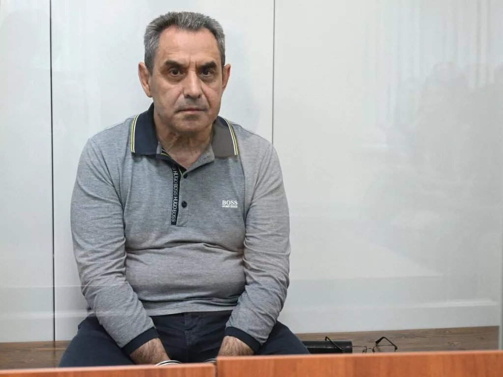 Замкомандующему Ленинградским военным округом Валерию Муминджанову продлили арест на три месяца