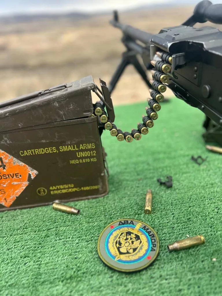 В тепличных условиях испытали 7,62-мм пулемёт М240 (United States Machine Gun, 7.62mm, M240) — единый пулемёт производства США, модификация бельгийского FN MAG