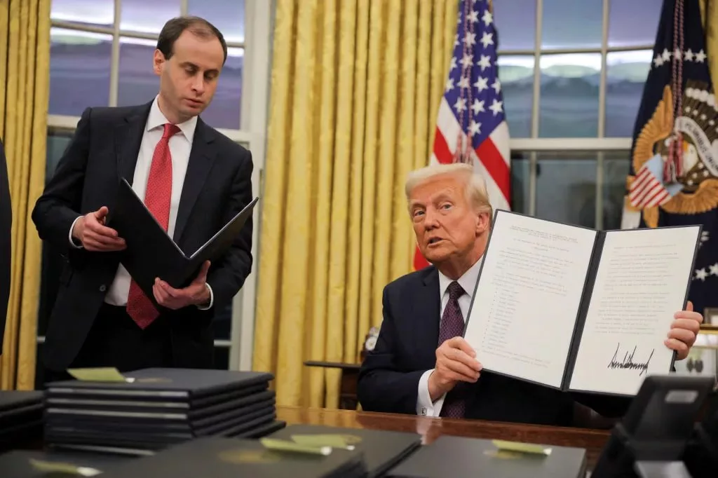 Украинские издания публикуют некий «100-дневный план Трампа по завершению войны», который якобы был передан американскими дипломатами своим европейским коллегам, а оттуда попал в руки к уже к украинским