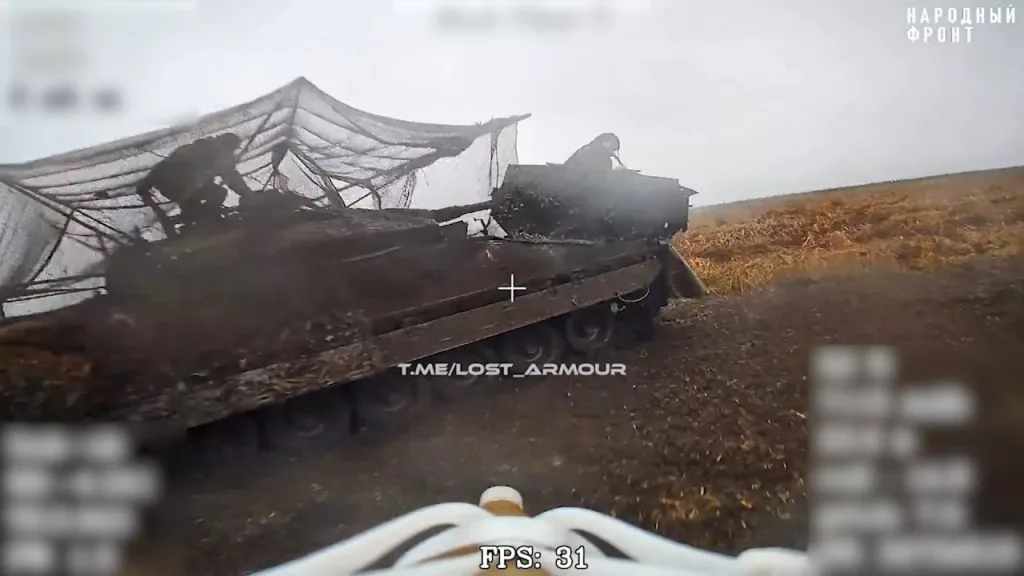 Поражение шведской БМП CV9040C украинской армии ударами FPV-дронов на оптоволокне, граница Курской и Сумской областей возле украинского села Журавка