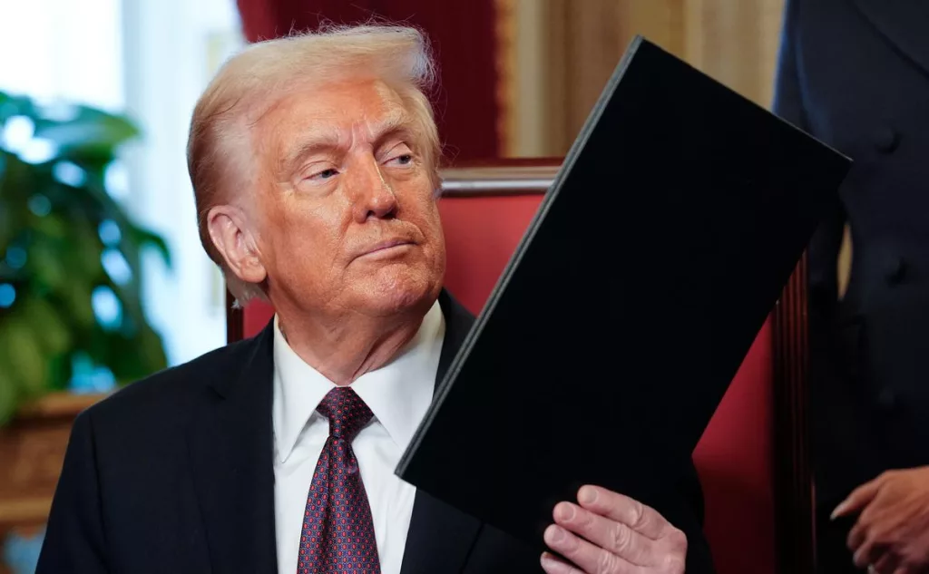 «Пятно на истории нашей страны»: Трамп запретил тратить государственные деньги на смену пола несовершеннолетних